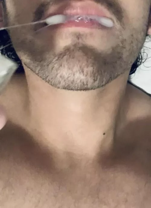 (29) Looking for a roomie who will offer me breakfast like this every morning. Anyone? 😋