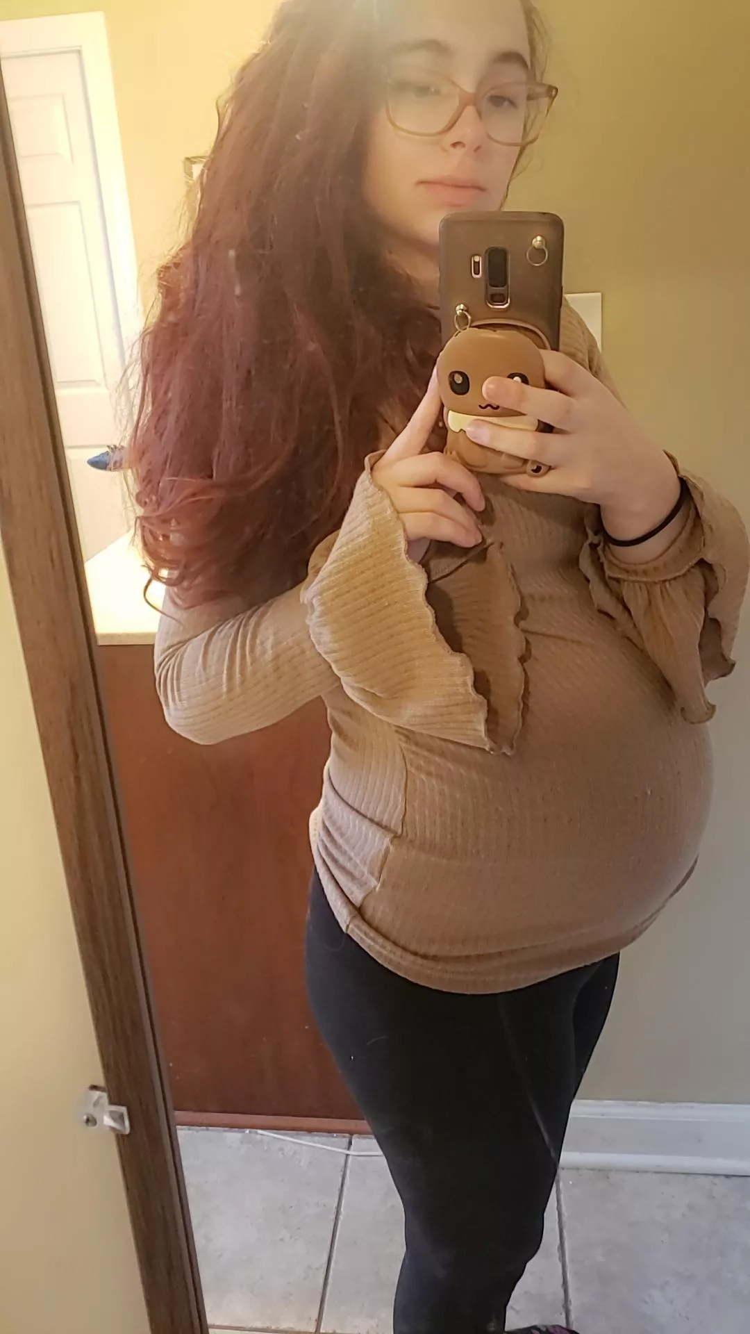 32 weeks pregnant! How do I look?