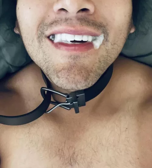 Anyone else get excited when they get treated like a whore and take a load in their mouth? 🫢