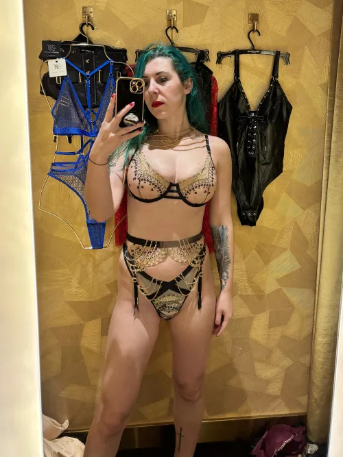 Black Friday Changing room