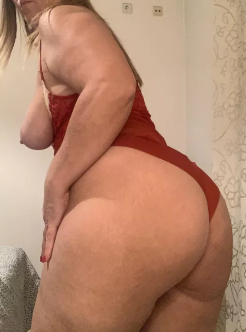 Can you fuck this thick milf