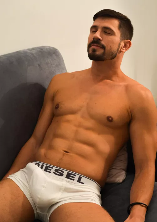 Can't go wrong with tighty whities 🍆