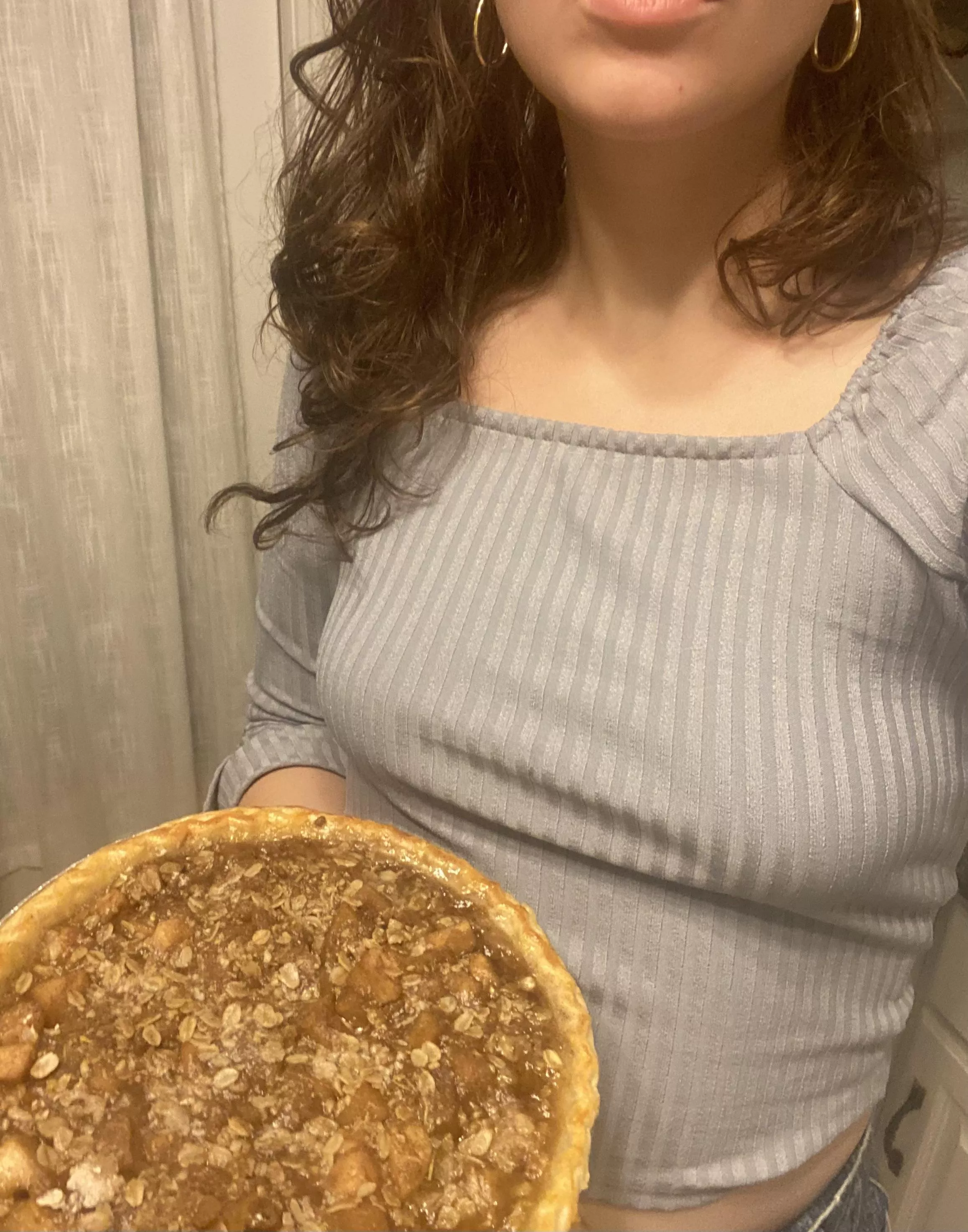 Cute little titties and a homemade pie … wanna take me home for the holidays?😇