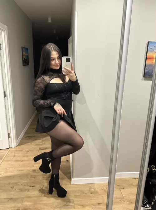 Do you always take a selfie before leaving too?🤳