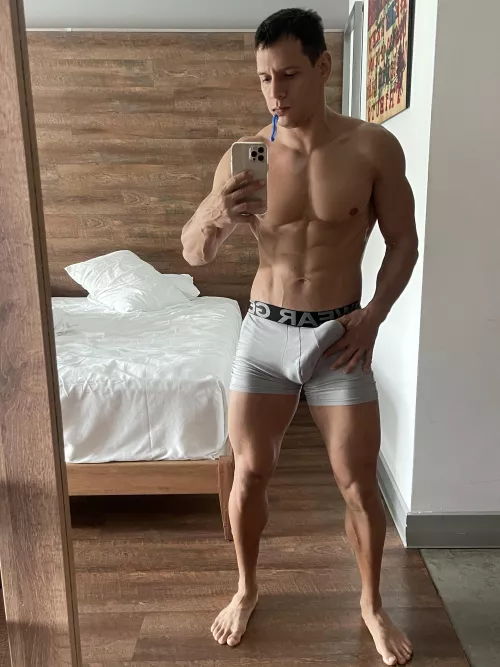 Do you like my bulge?😏