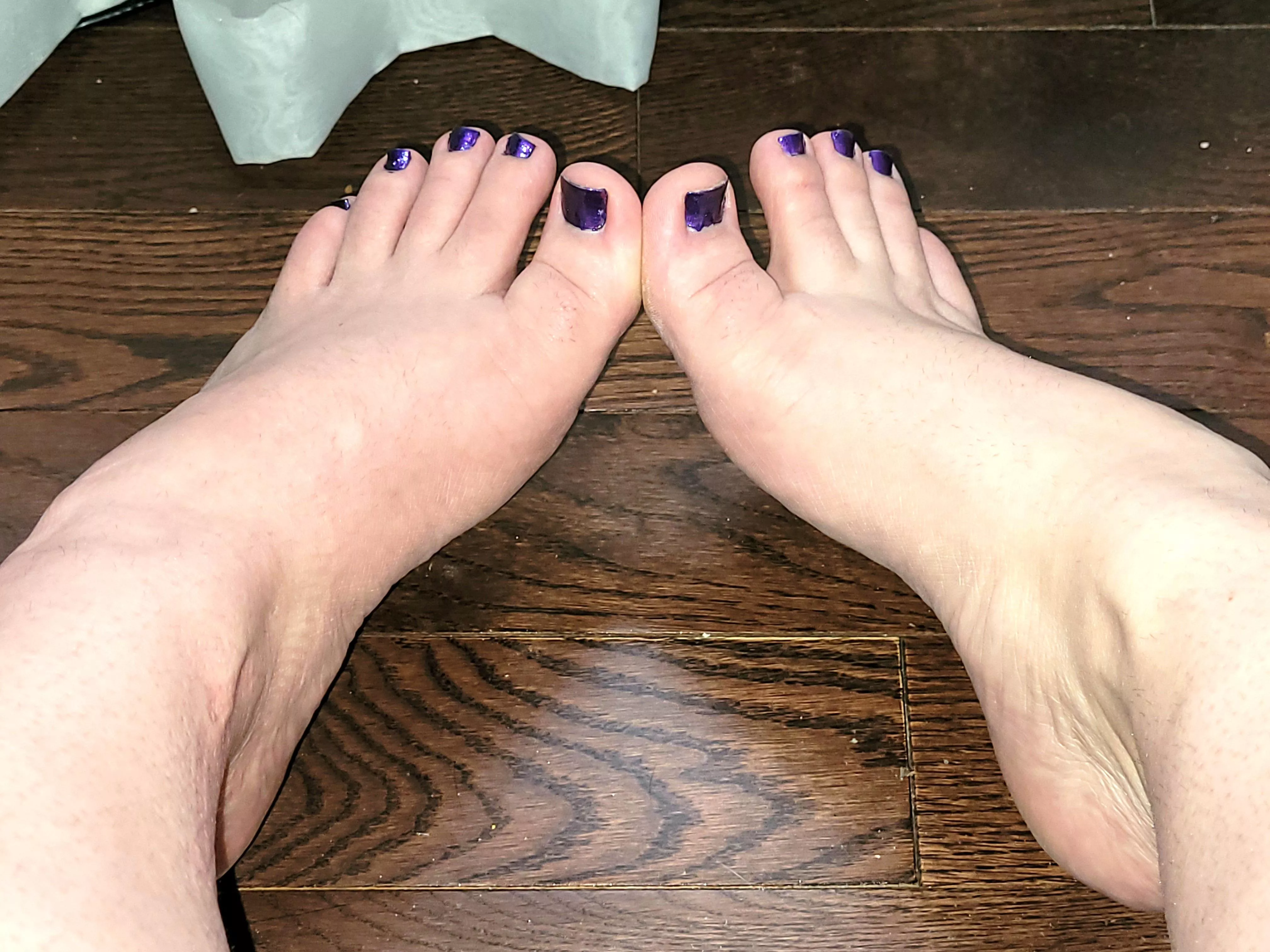 Do you like my purple toes?~