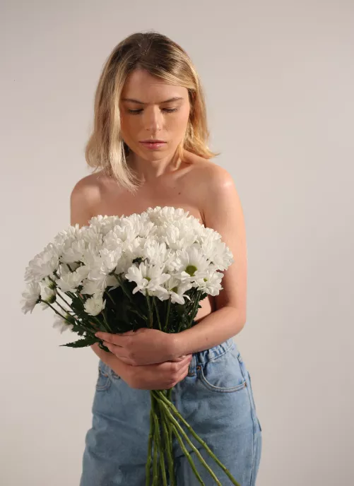 Girls like flowers [f32]