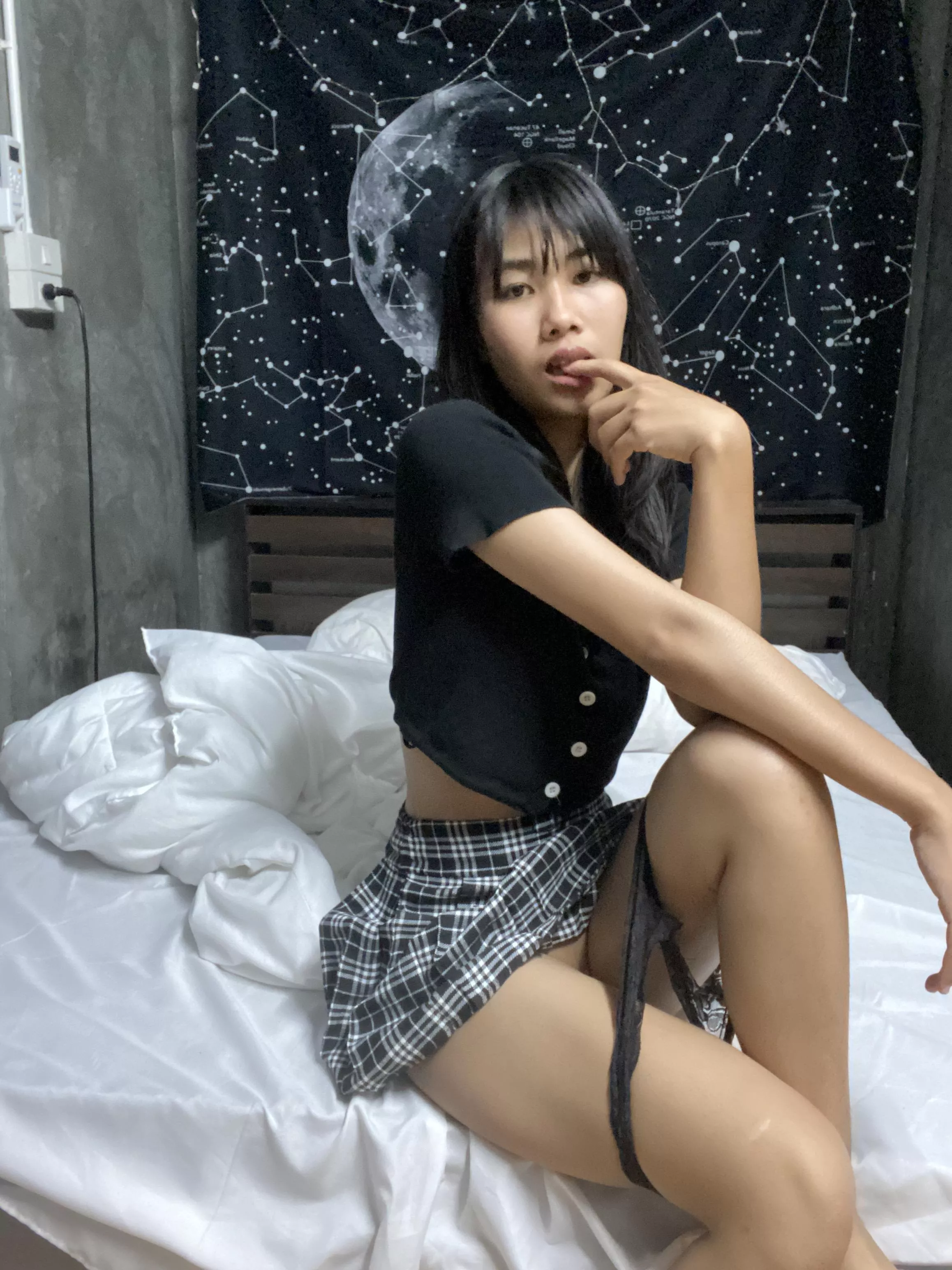 Hello im new here :) be nice to me :)