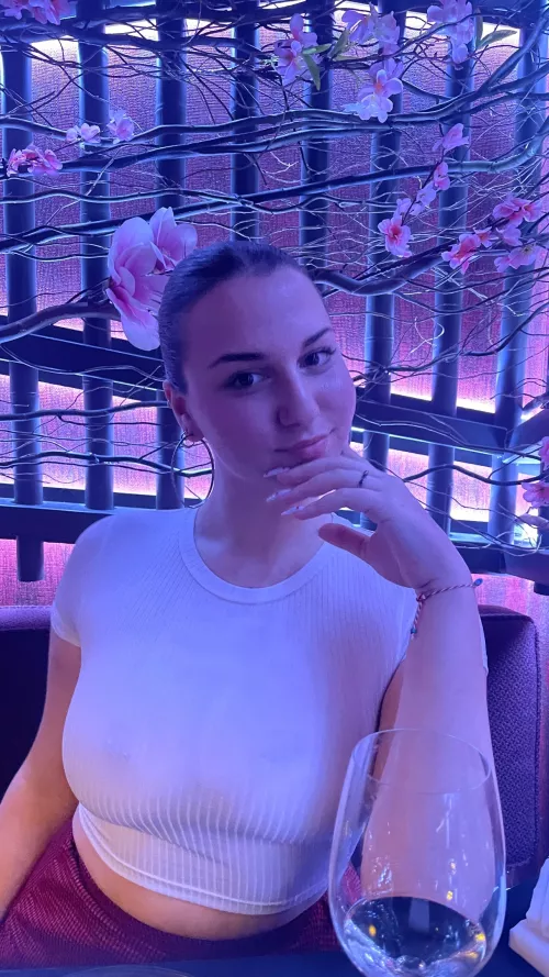 [IUTR] She must love the attention