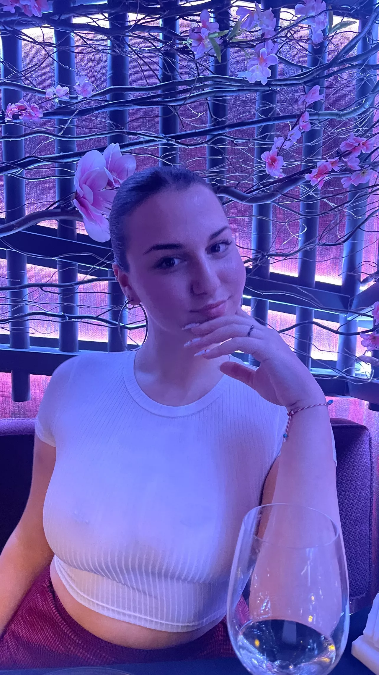 [IUTR] She must love the attention