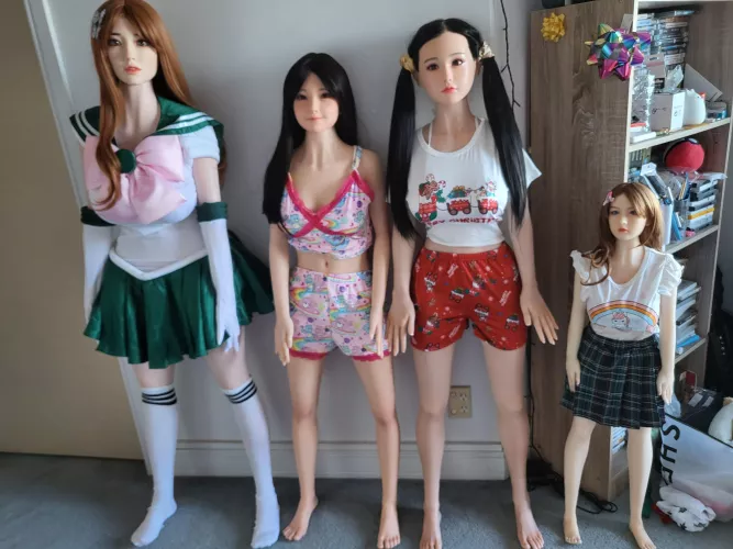 Just a couple of Silicone gals hanging out....