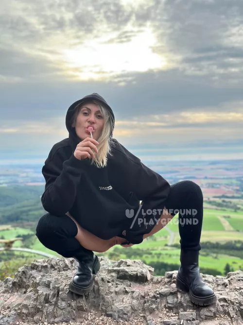 la la la lick me like a lollipop