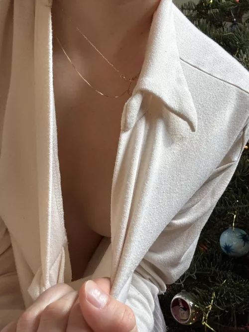 Lil Christmas tree and lil tiddie moment ;) hehehe