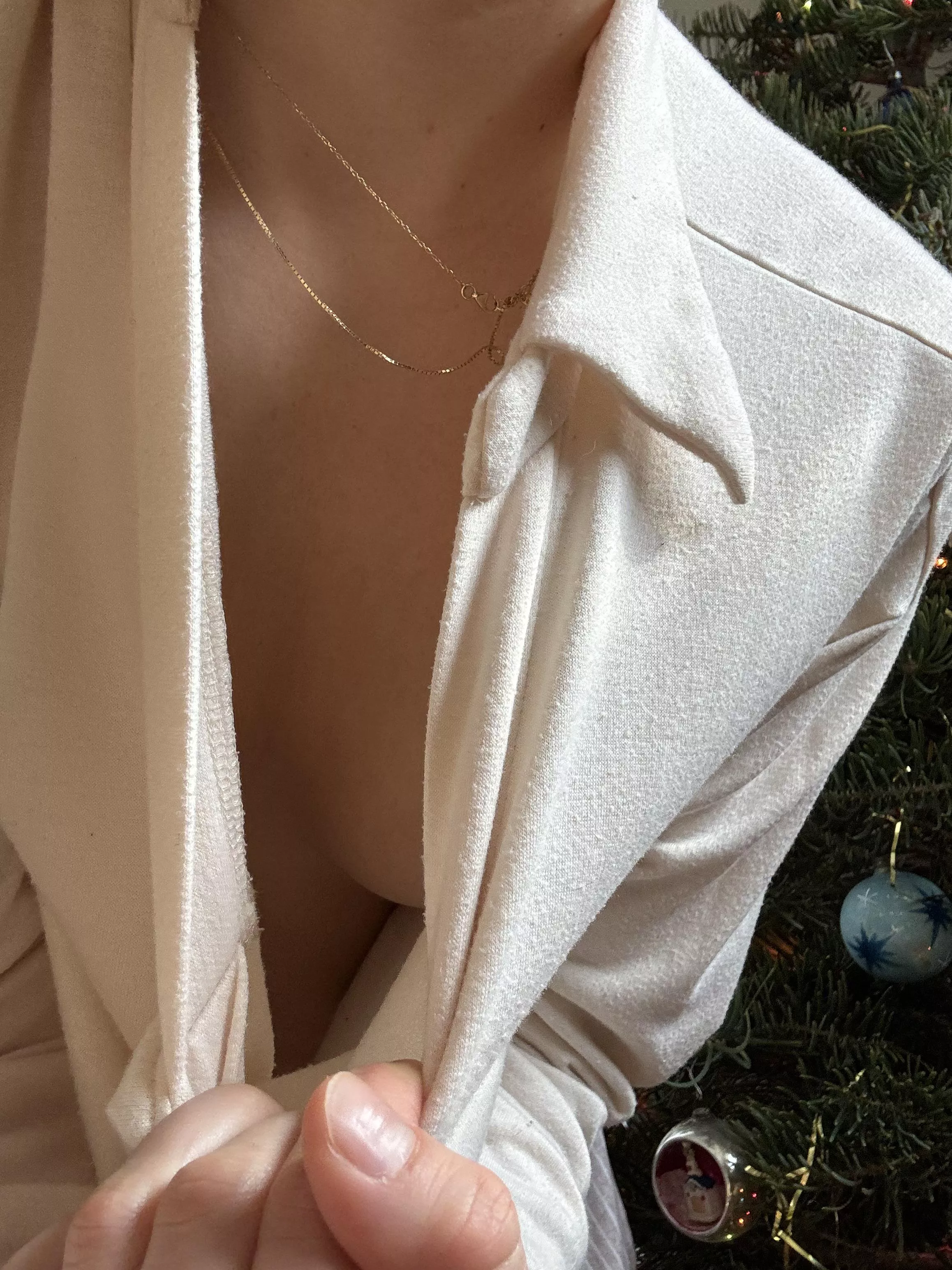 Lil Christmas tree and lil tiddie moment ;) hehehe