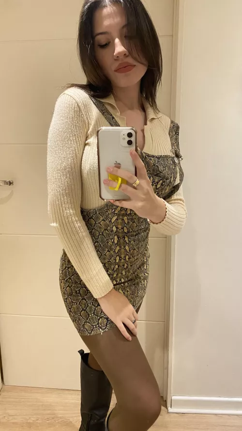 Mirror selfie in my boss room :P