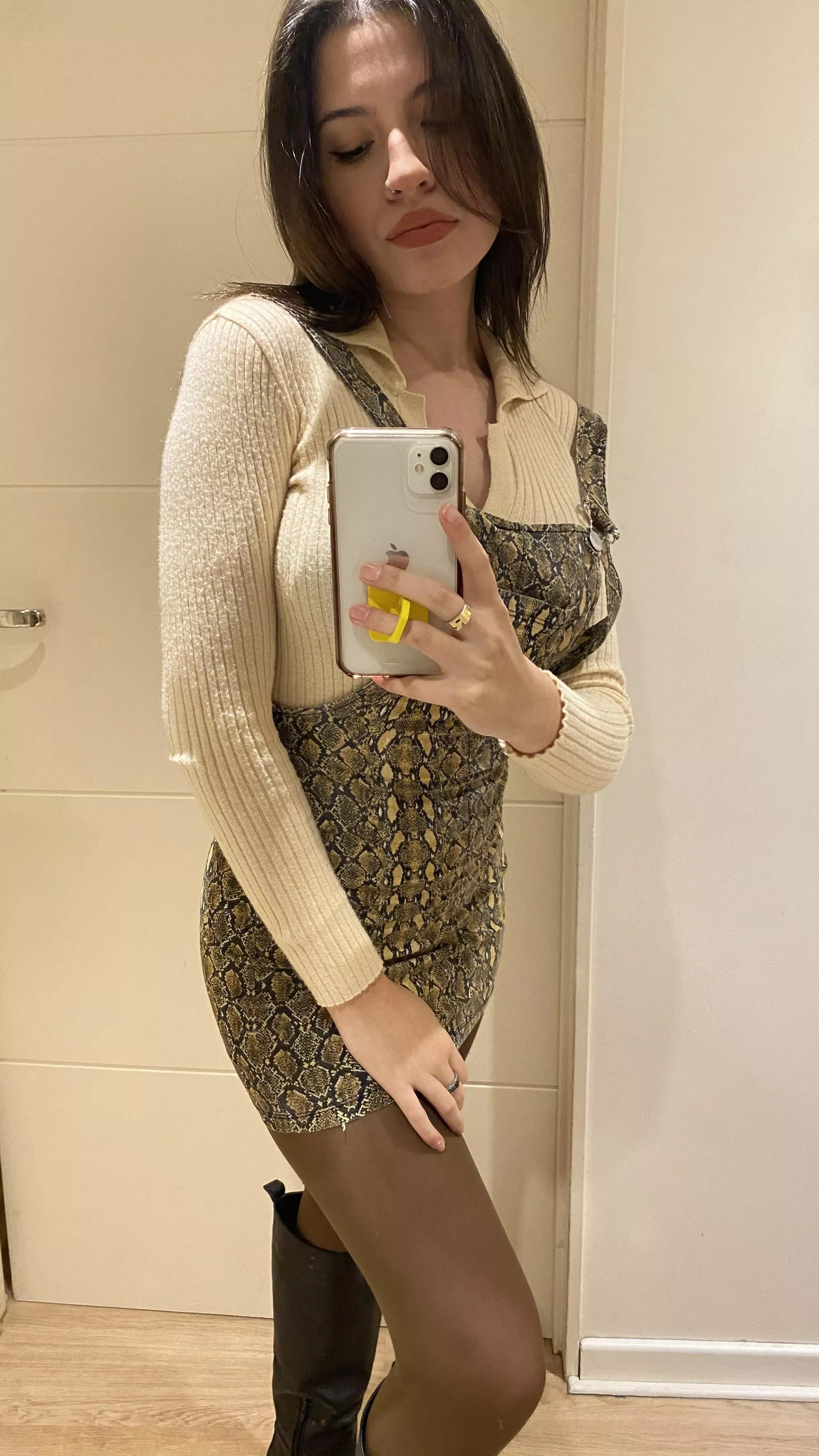 Mirror selfie in my boss room :P