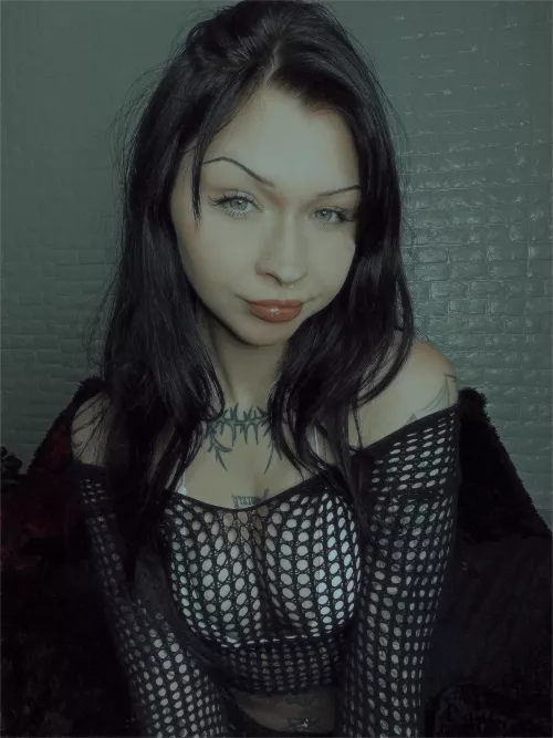 need someone to pound my young pussy