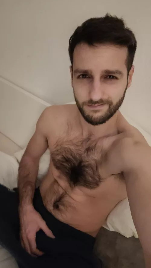 Spending Saturday sick in bed and bored af, time to hoe around on reddit 😇