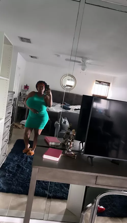 Stretching out her dress 👗