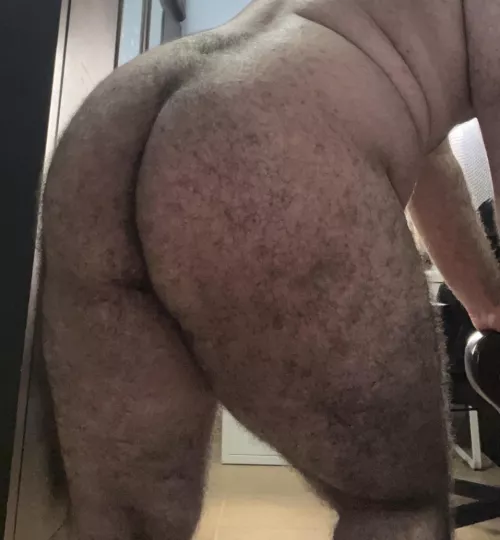 This 20 years old is not sure if he likes his hairy butt