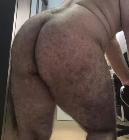 This 20 years old is not sure if he likes his hairy butt