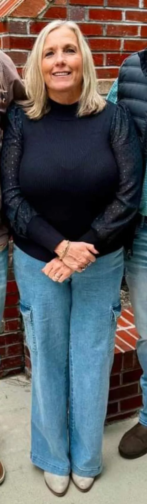 Who else loves a stacked GILF ??