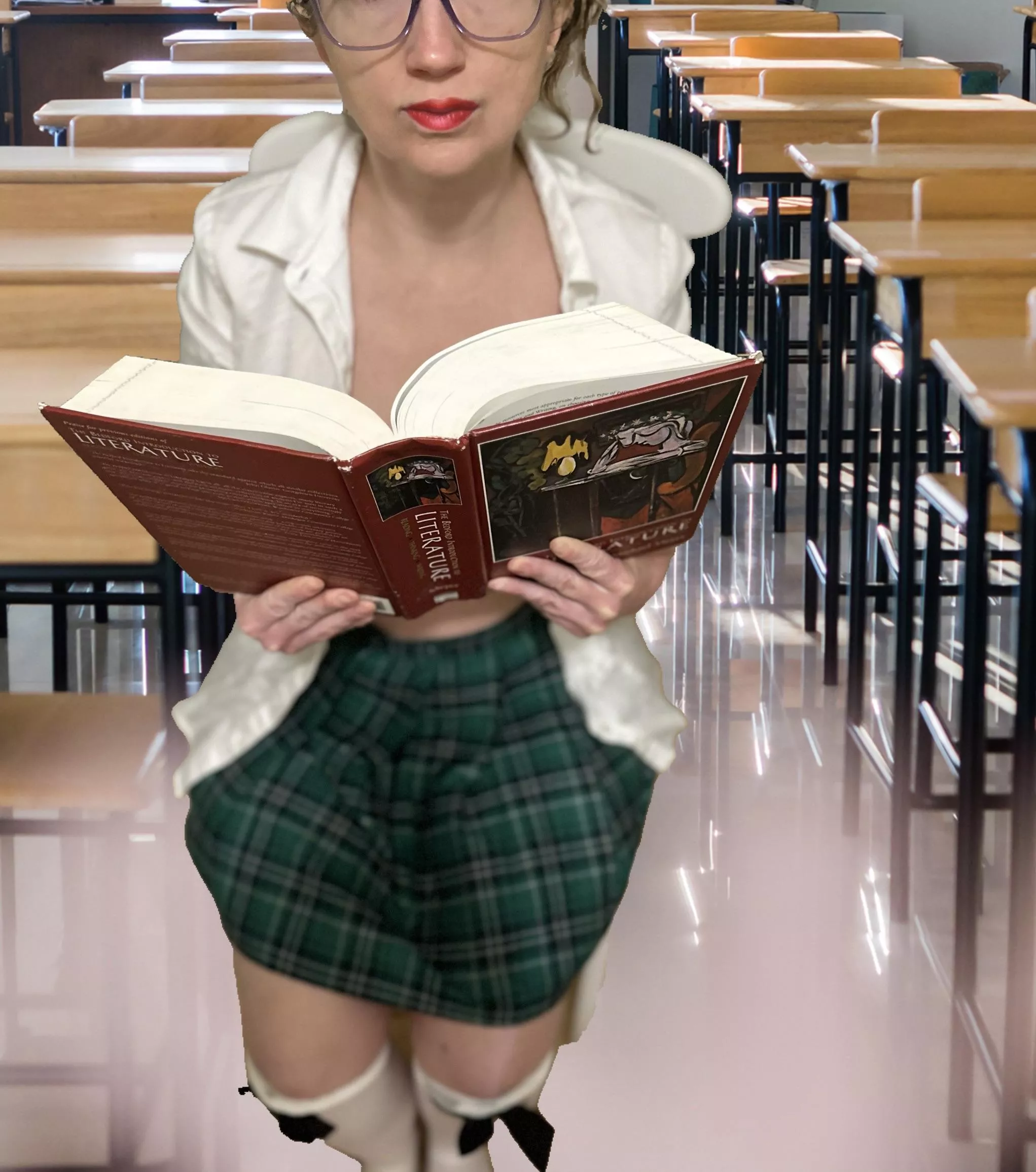 Would you pay attention in my Literature class? 🫦