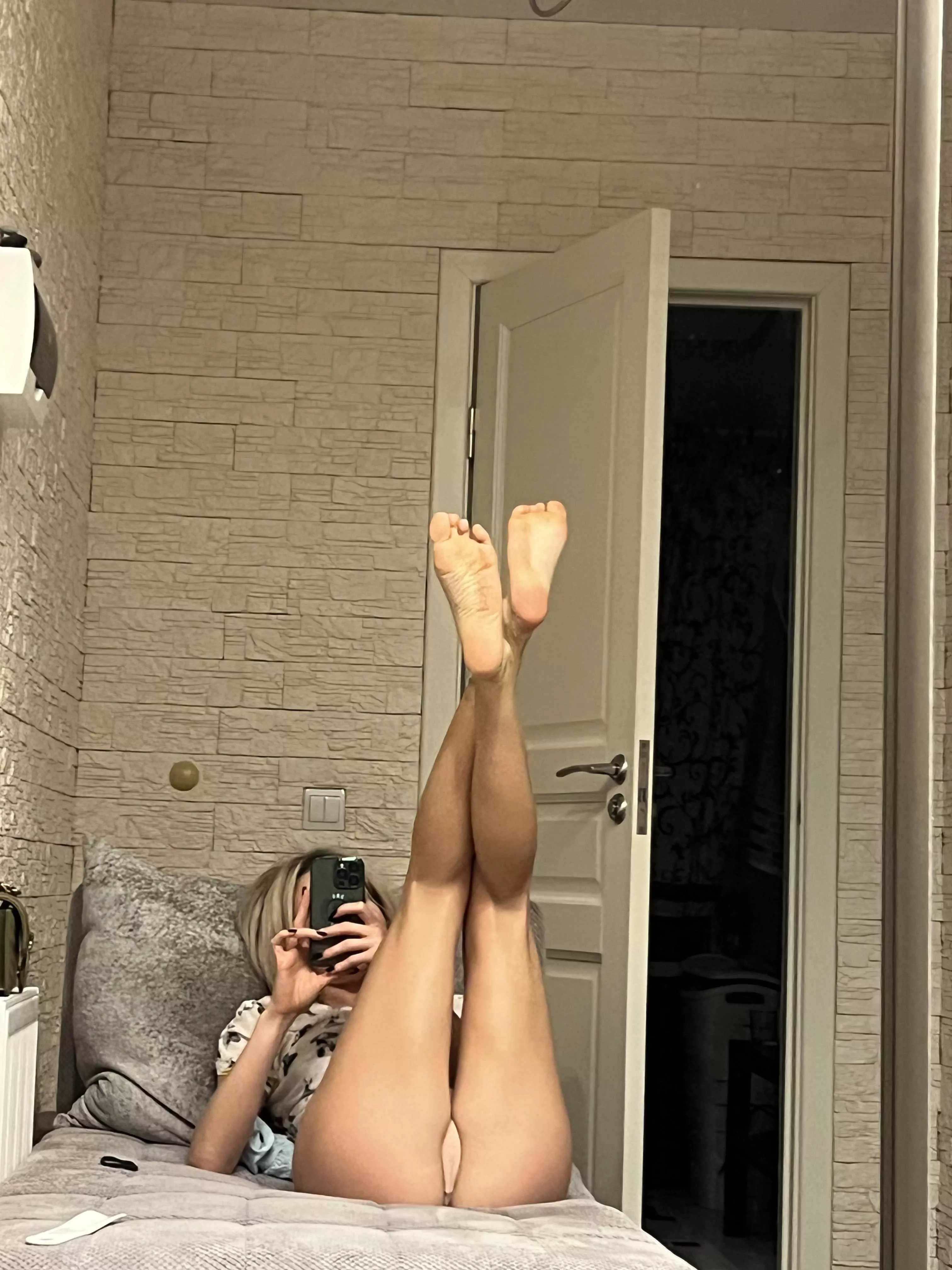 You definitely won't get lost in the abundance of content in this subreddit, because you can stop at these legs designed just for you to love them