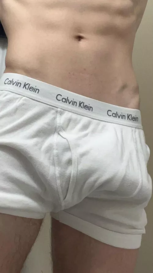 22, any feminine boys or twinks wanna take it off? sam_xvv