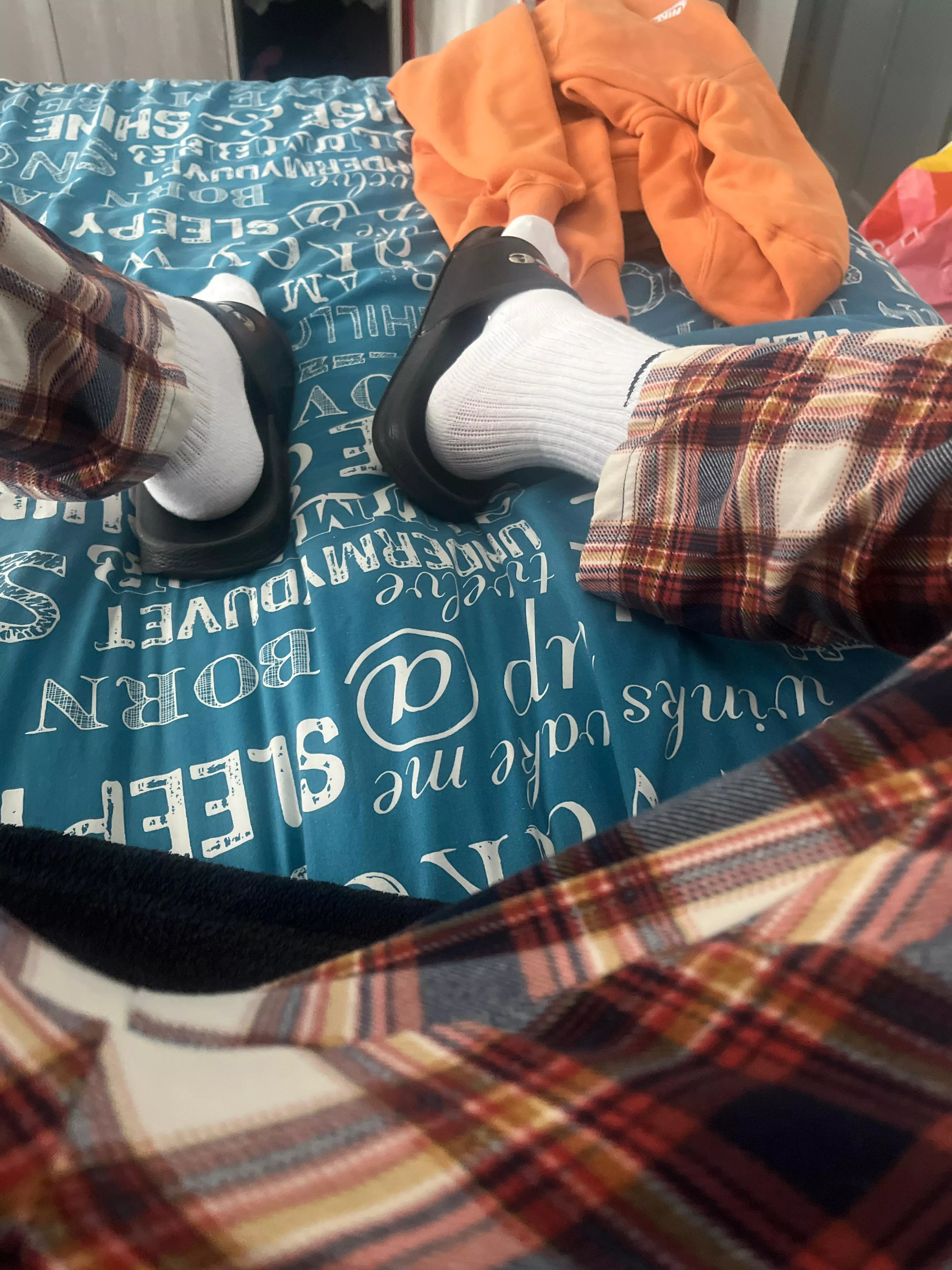 25 uk dirty kinky teacher home alone looking a phone wank or filthy chat love footballers and love legs and socks too snap is corey_0102