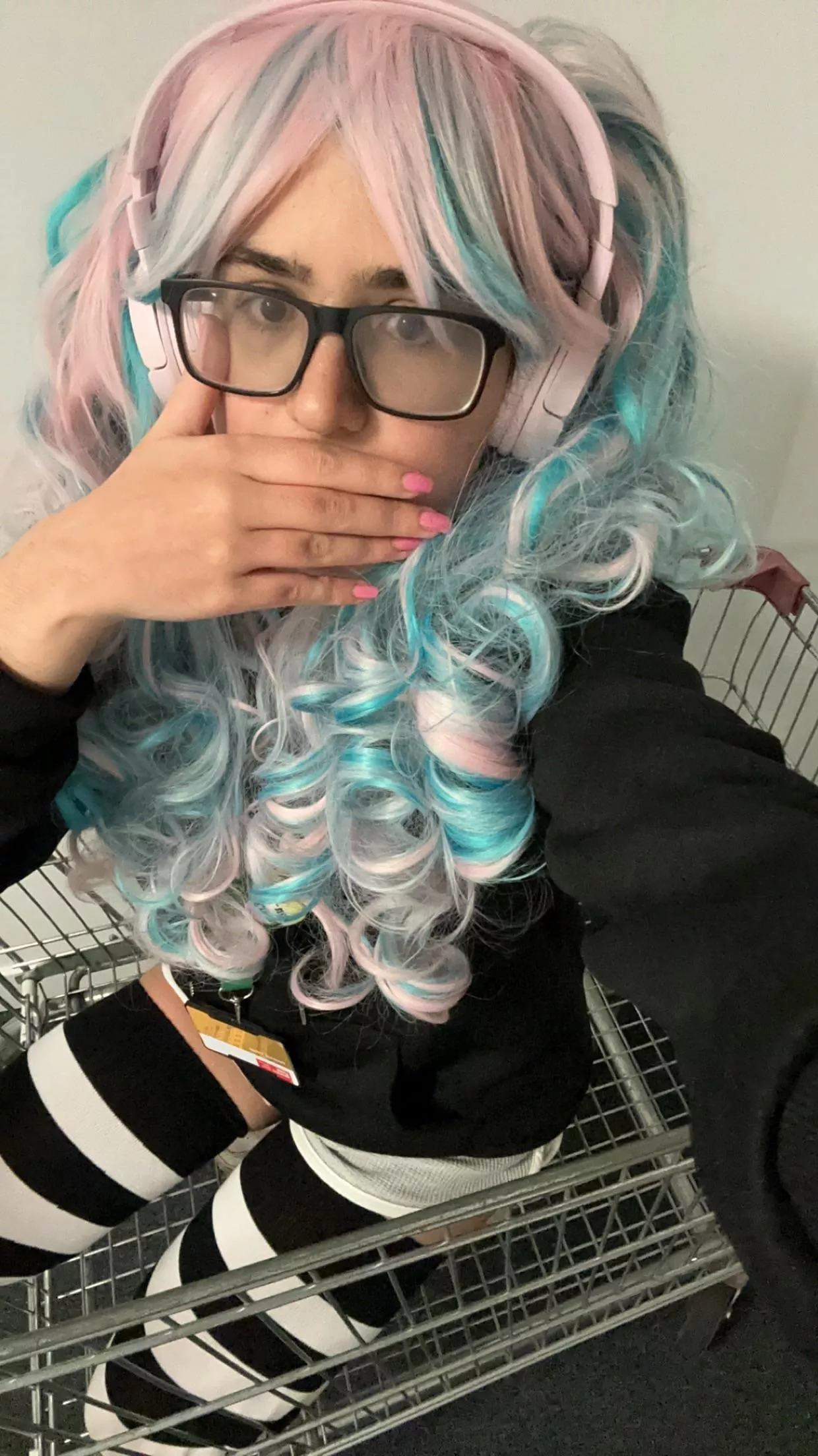 anyone wanna buy me? <333