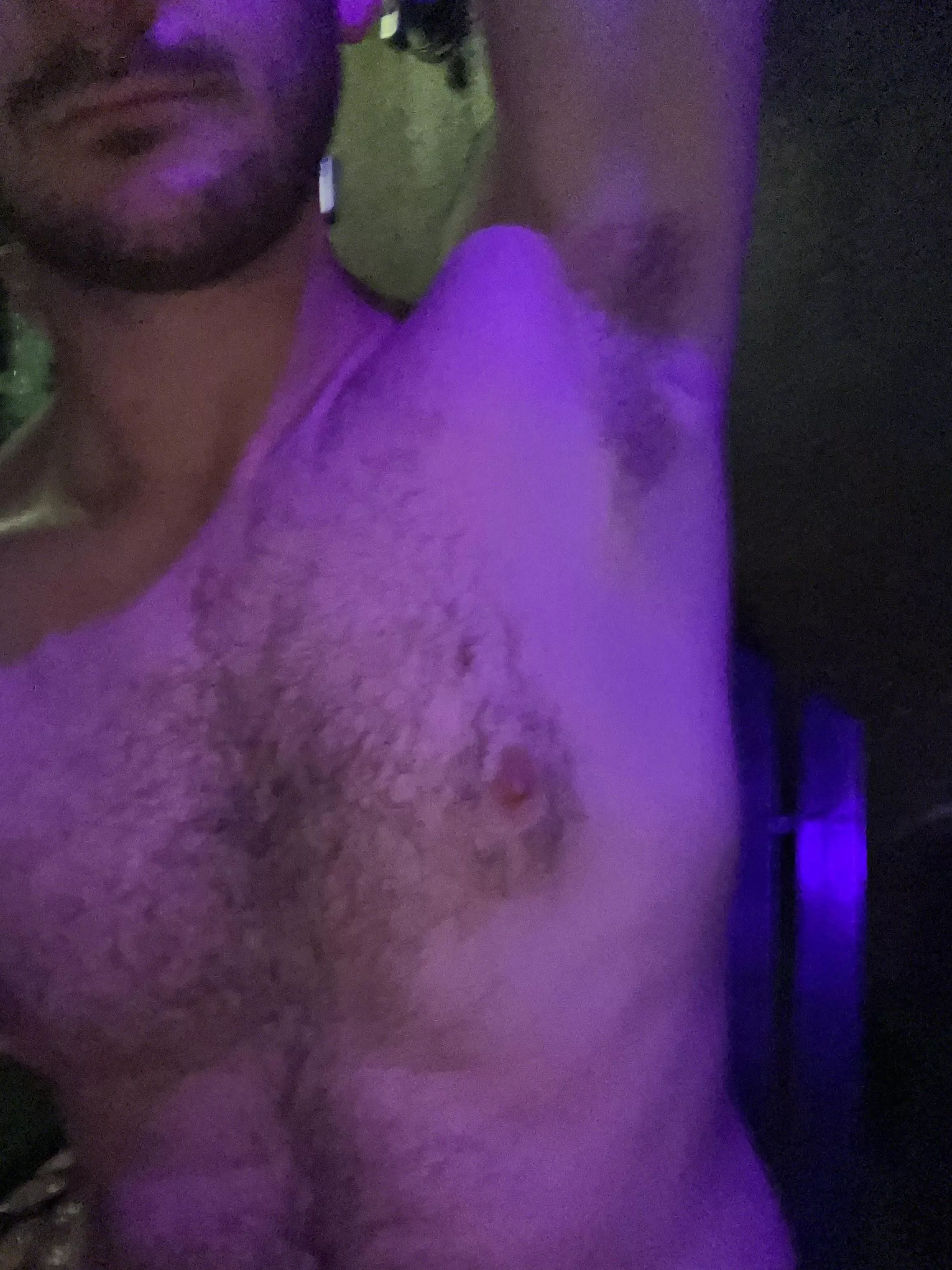 Bathhouse pit selfie. They smell masculine af rn.