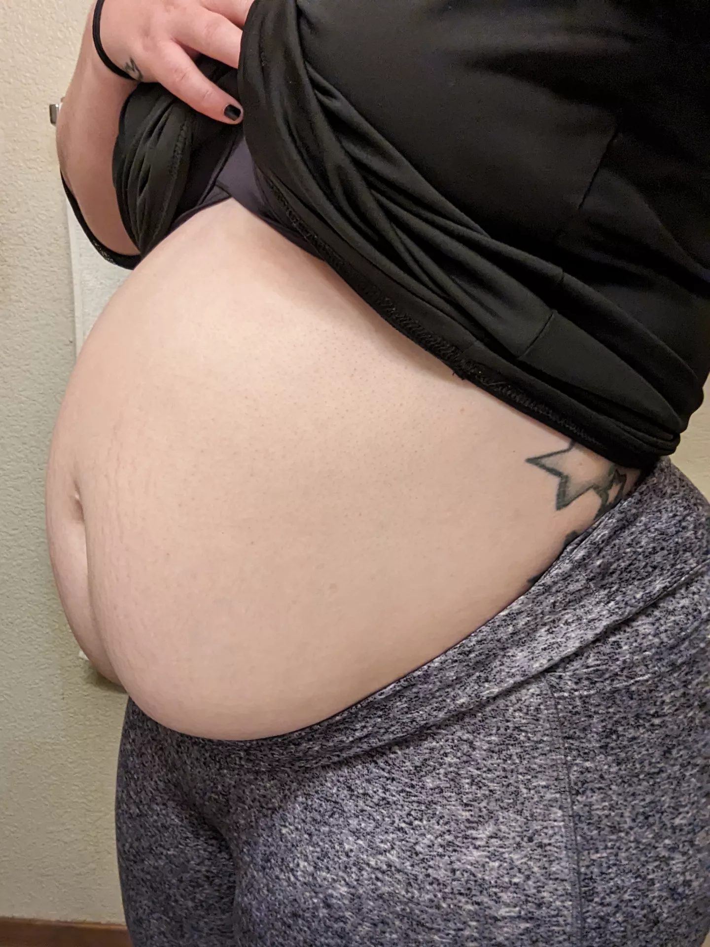 Belly looking perma Prego after Thanksgiving🦃