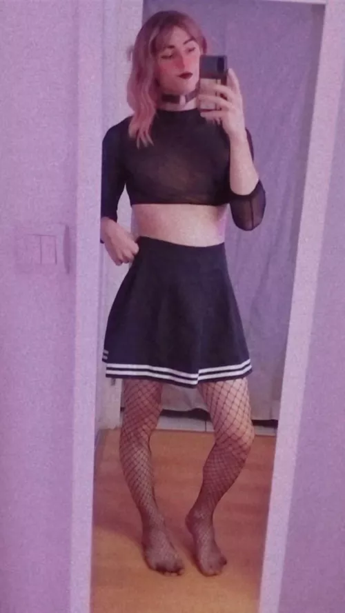 Black outfit tonight :3
