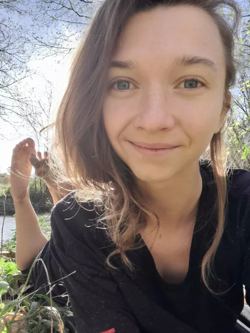 End up my barefoot walk by a river, sunbathing in autumn leaves 😊🍁🍂 in love with nature [f]