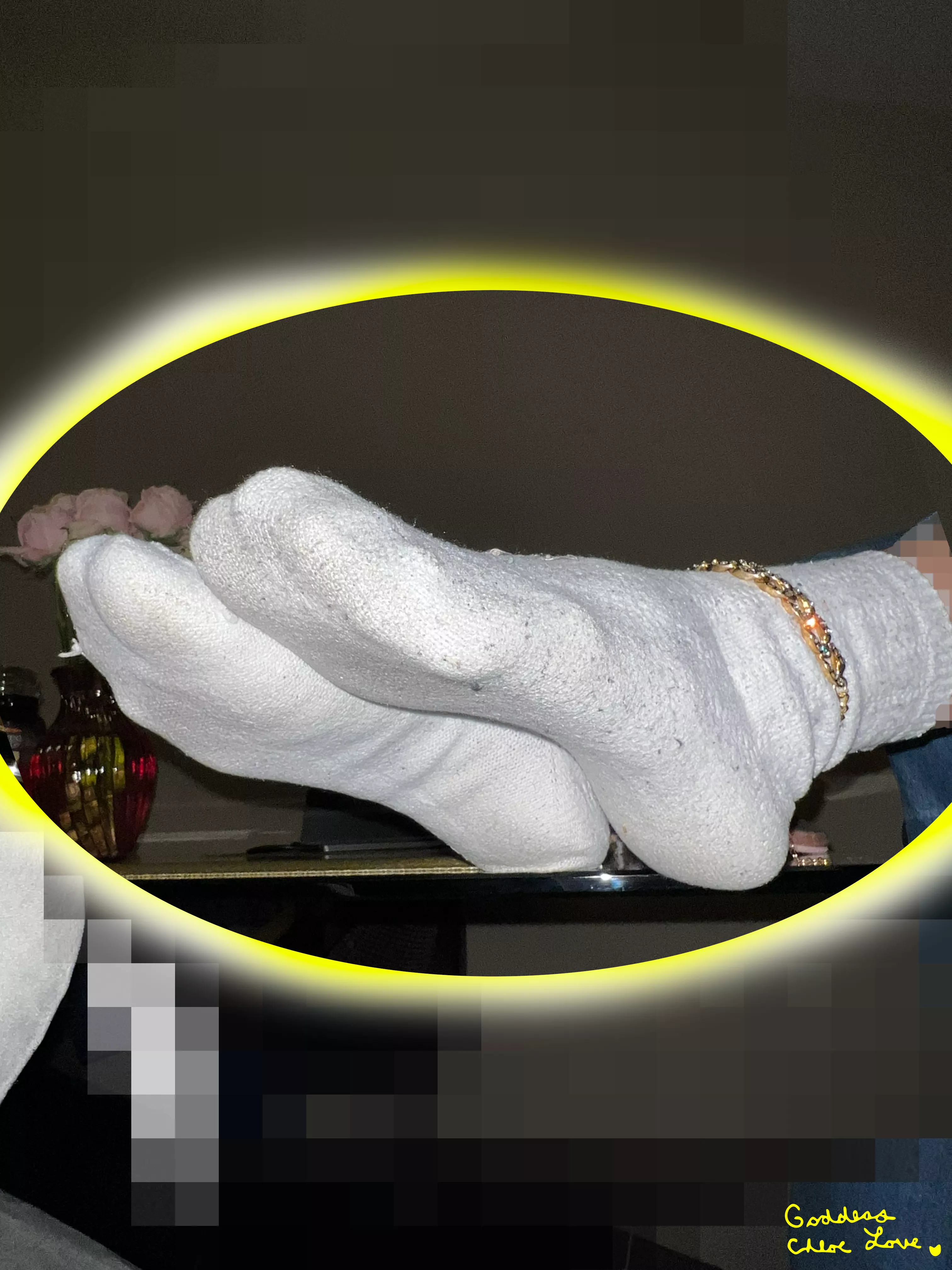 [F]23 I want you to focus only on my socks. Yellow.