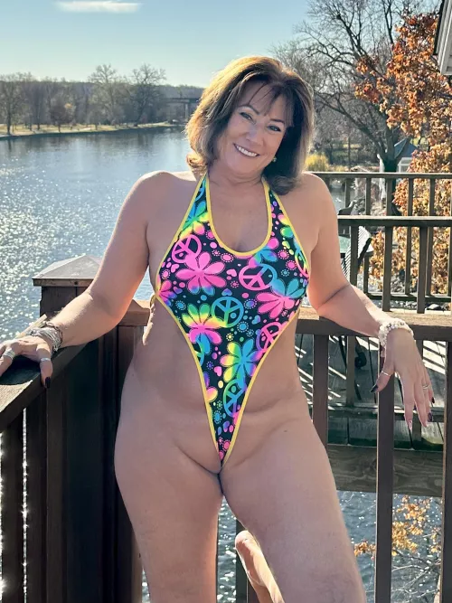 Fox River below freezing but the sun helps