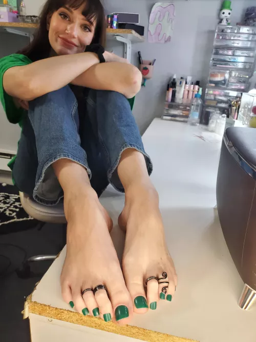 Green toes