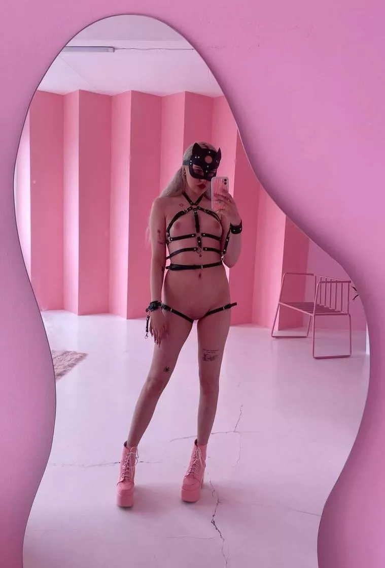 I gotta run to save the world, but first you fuck me really hard 🔥