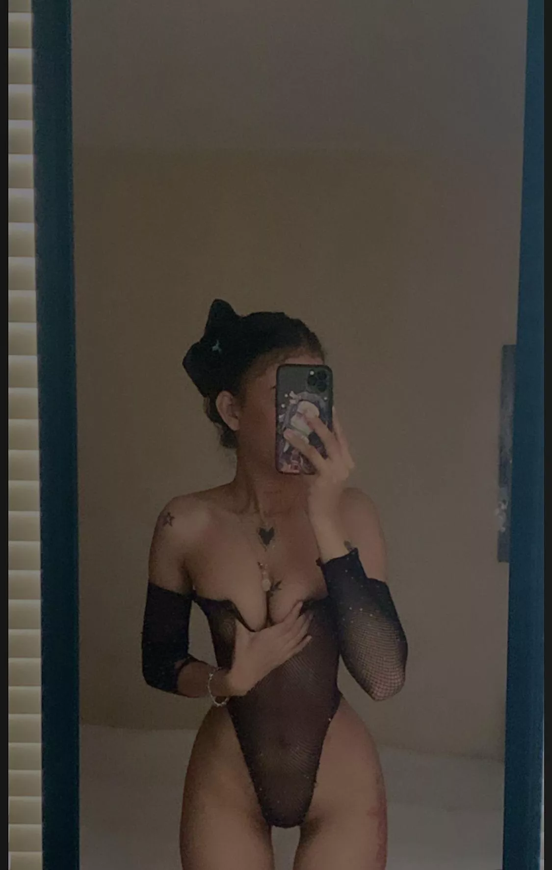 I love sending photos of my naked body to the internet!