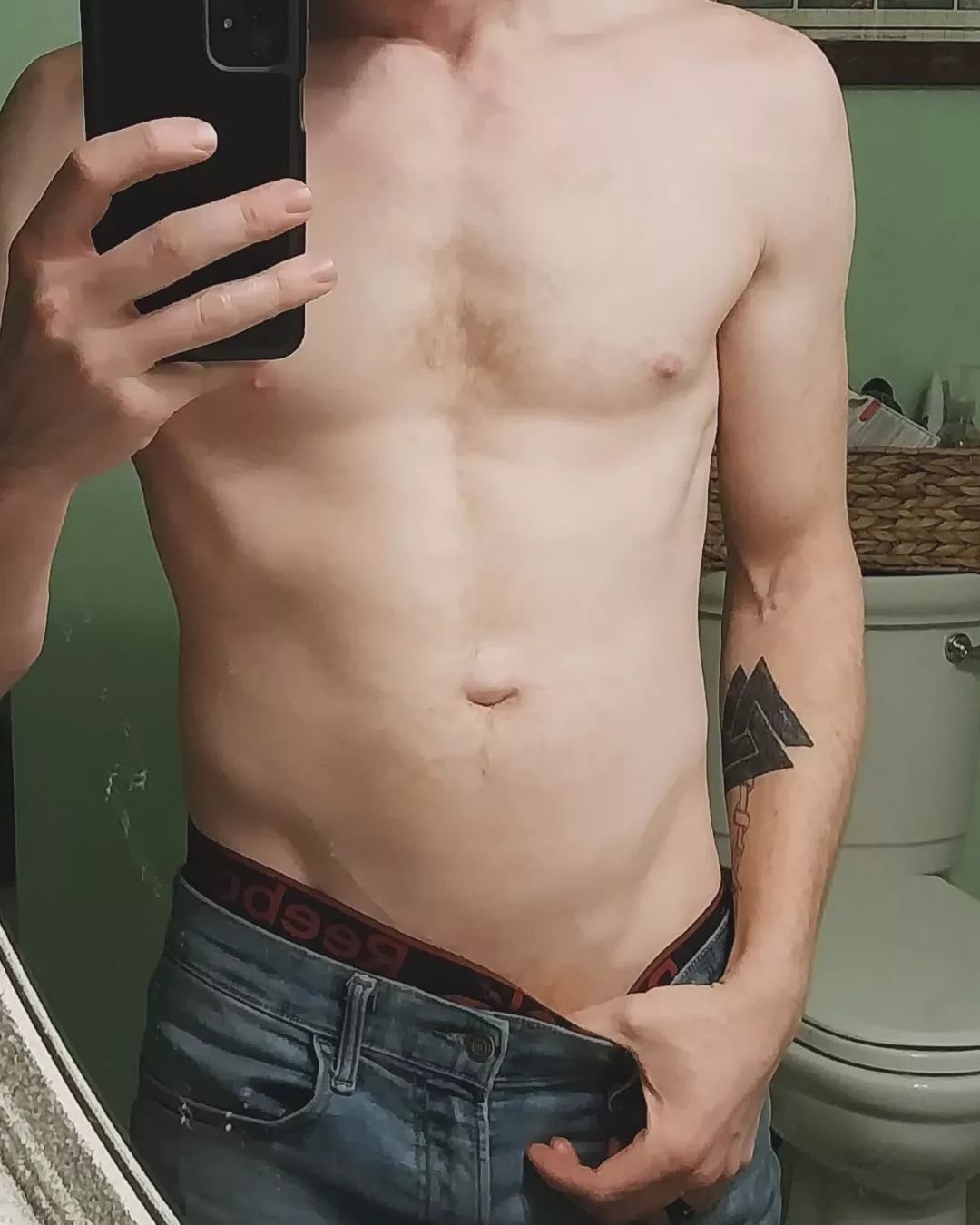 I've always wanted to be on my knees with my back against the wall and you 🍆 in my mouth