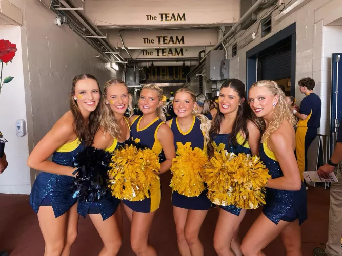 Michigan cheerleaders [6]