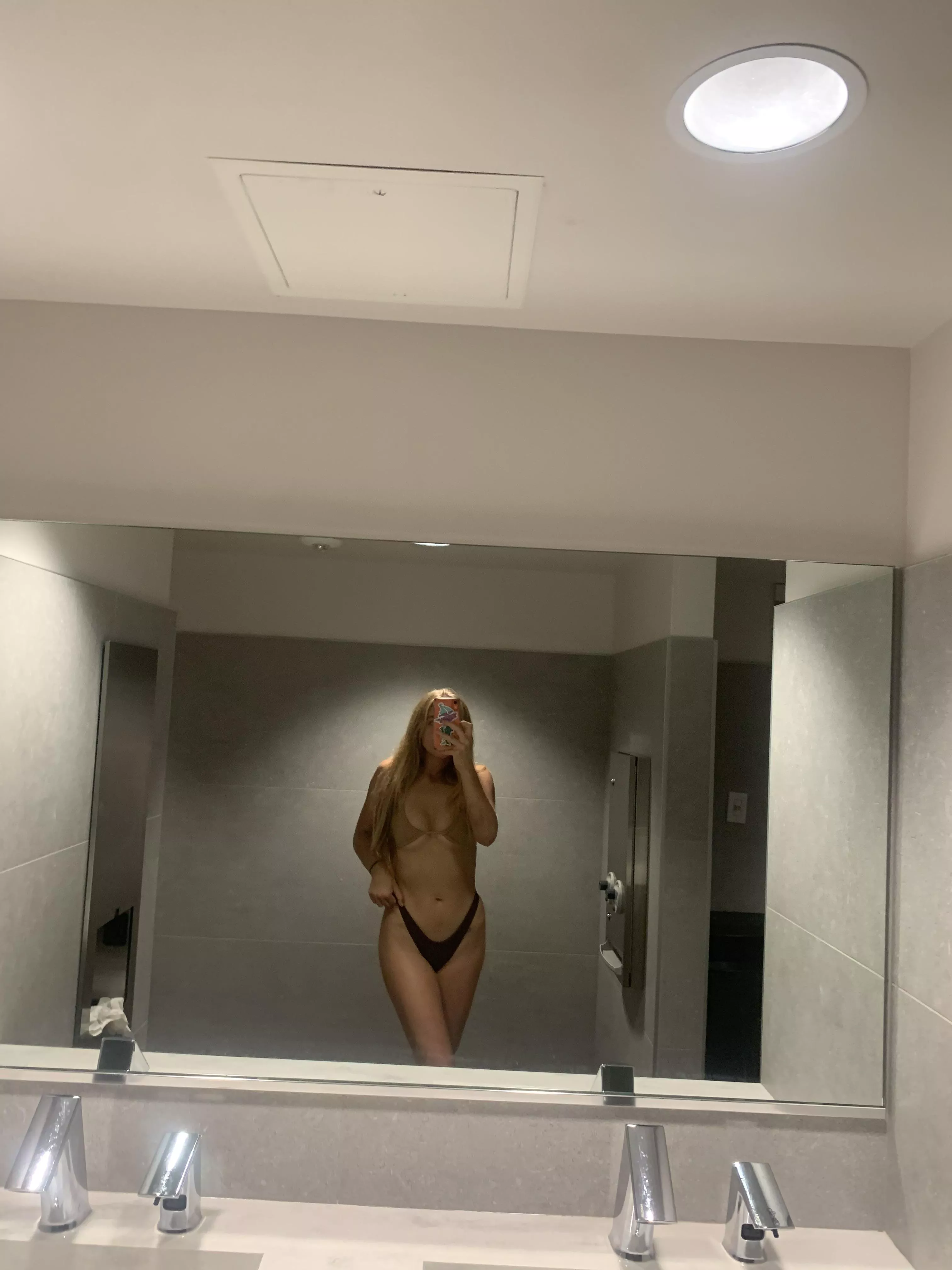 Mirror selfie to brighten your day :)