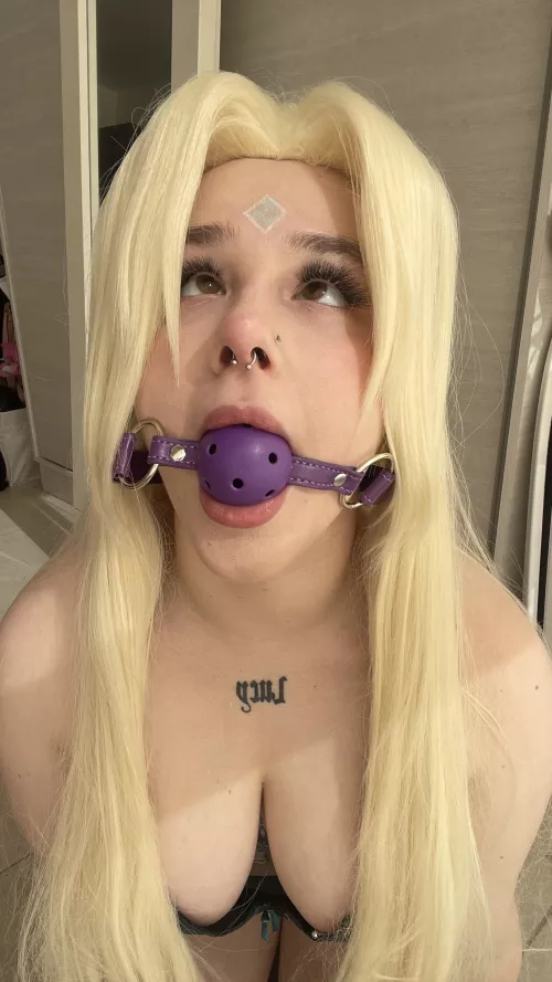 My mouth is closed, but my eyes are rolling, keep coming in behind me