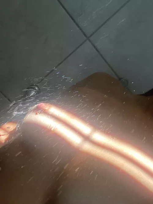 My nip is so suckable in shower 🚿