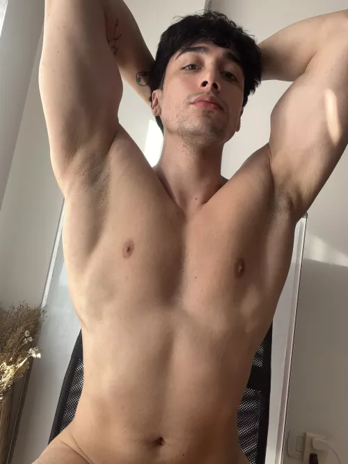 Nothing that turn me on me as much as being smelly.