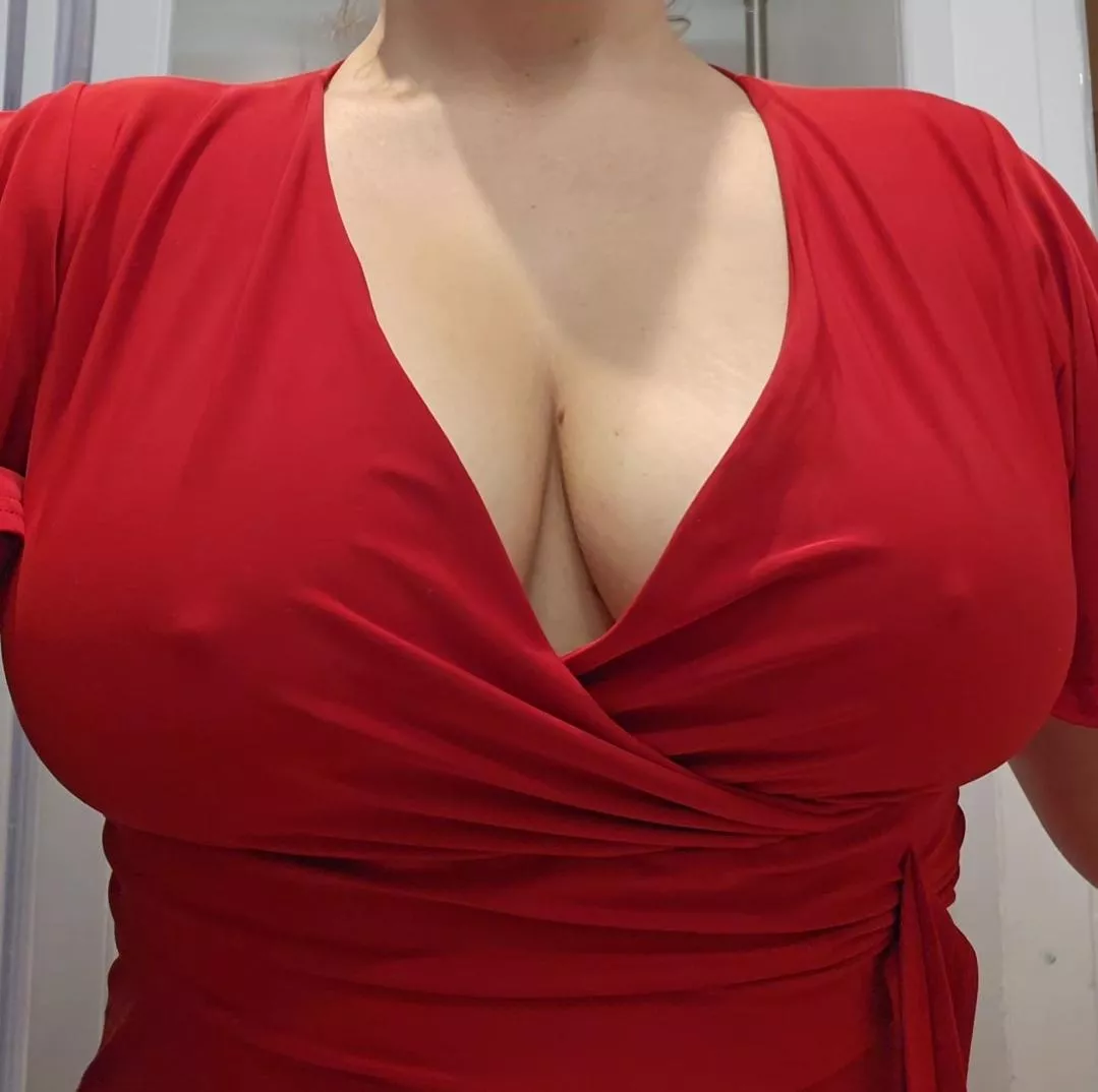 Pokies in red dress