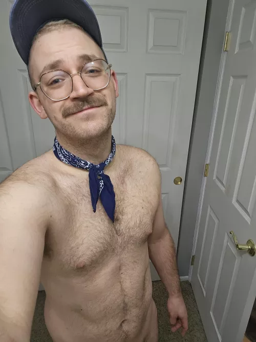 Ready for a warm shower 🚿 and some nice bud 🌿. How do you relax after work?