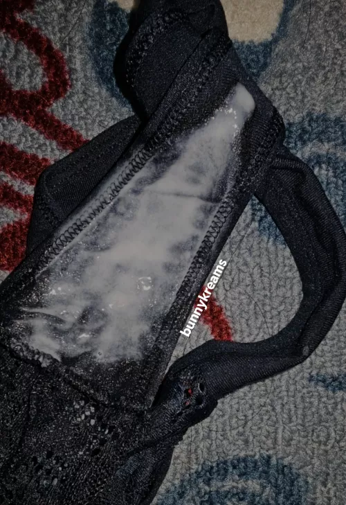 Want a taste of sweet pussy juices ?