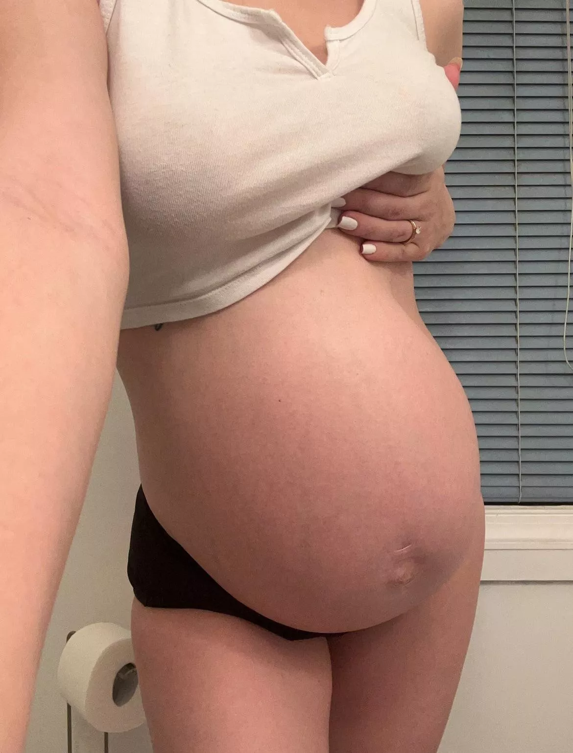 When the pregnant belly started weighing me down 🤍